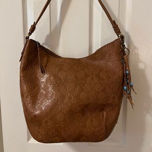 The Sak
Collective Ashland Zip Top Crossbody Bag